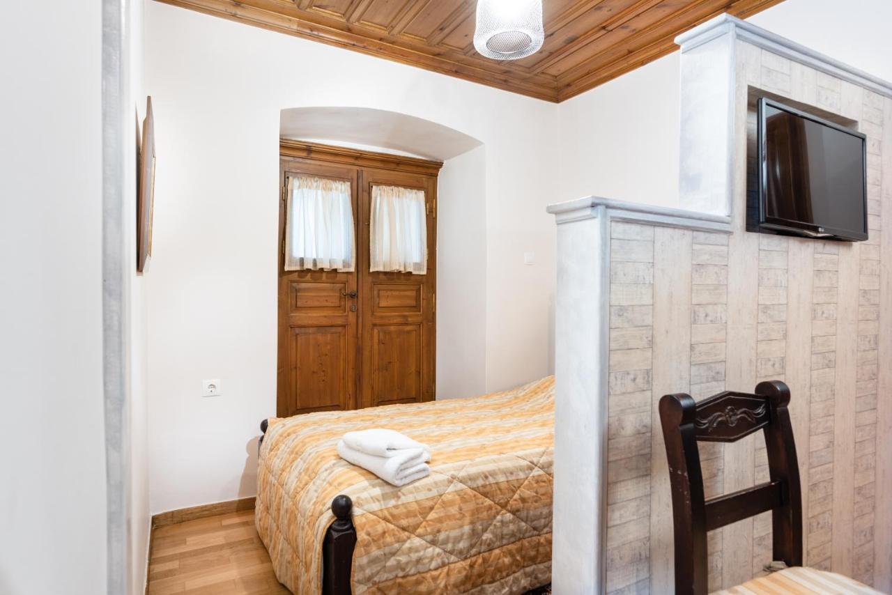 Kaza Guesthouse ديميتسانا المظهر الخارجي الصورة