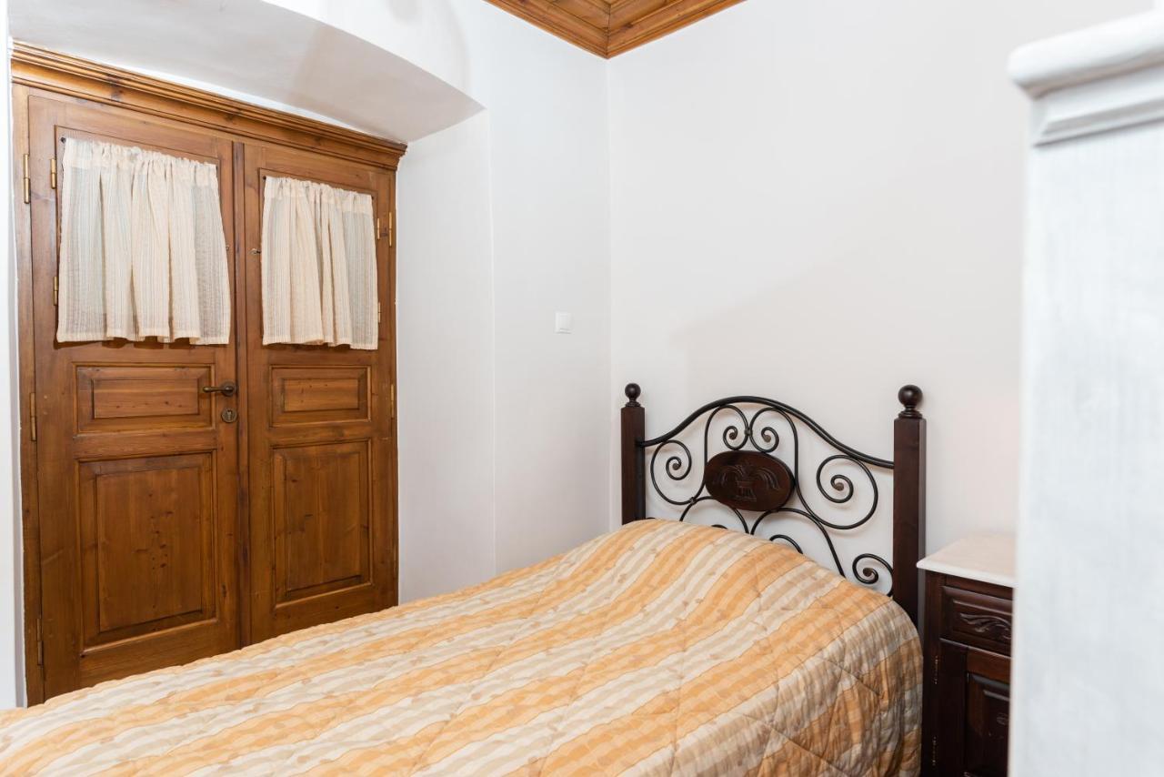 Kaza Guesthouse ديميتسانا المظهر الخارجي الصورة
