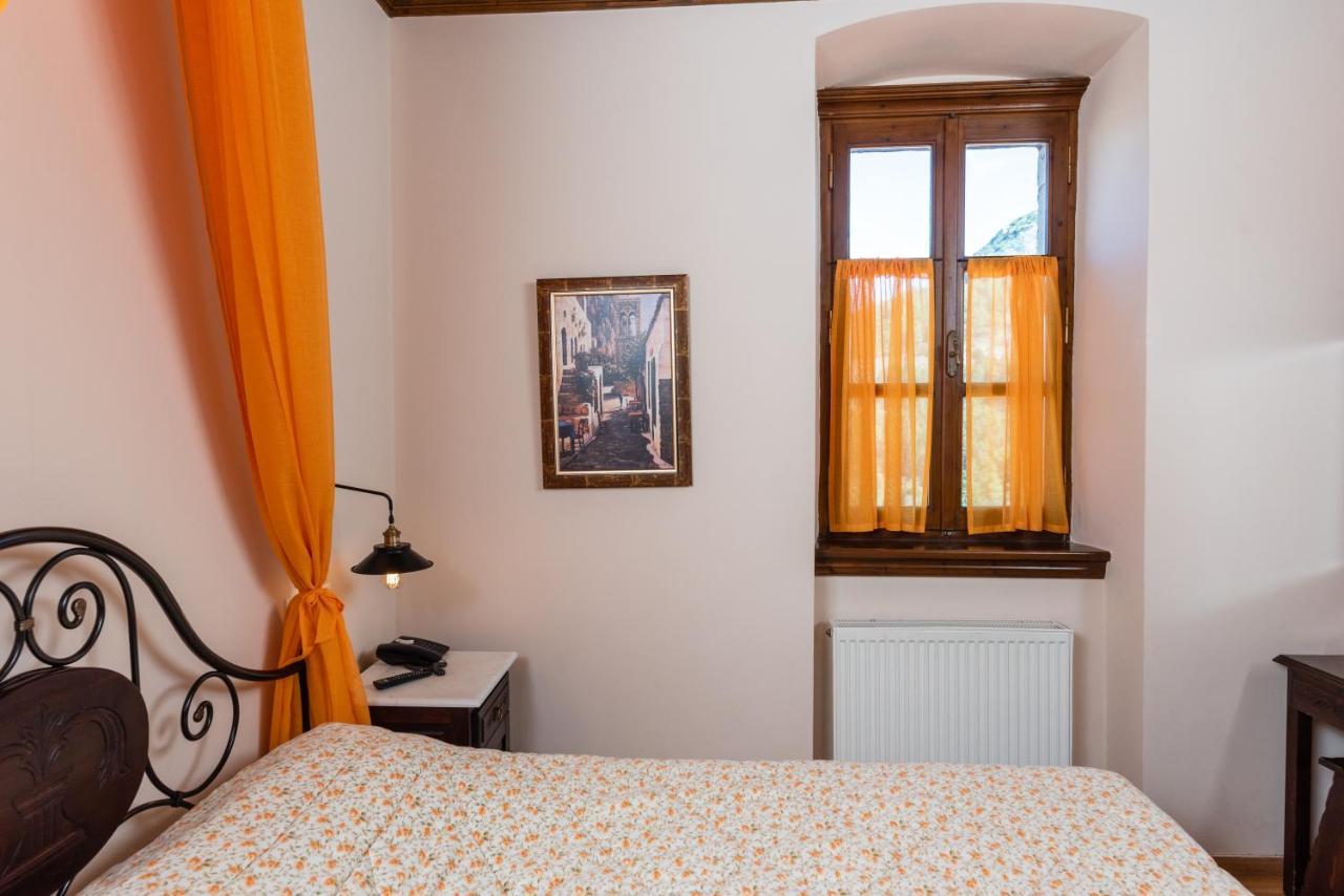 Kaza Guesthouse ديميتسانا المظهر الخارجي الصورة
