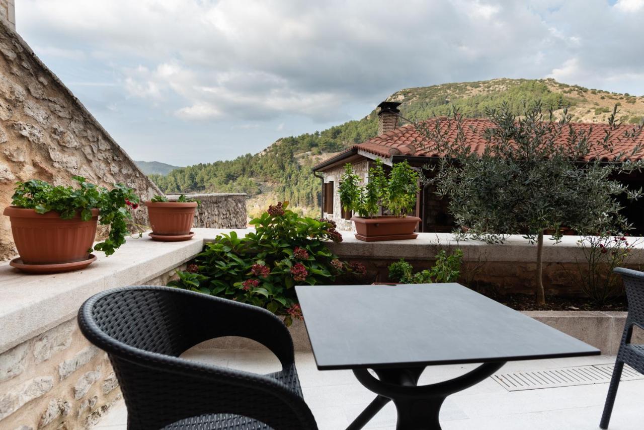 Kaza Guesthouse ديميتسانا المظهر الخارجي الصورة