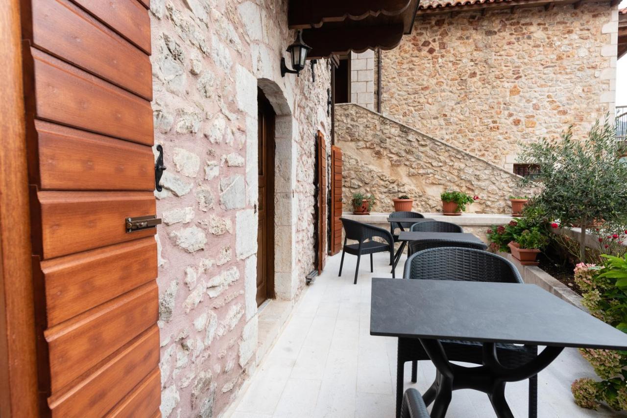 Kaza Guesthouse ديميتسانا المظهر الخارجي الصورة