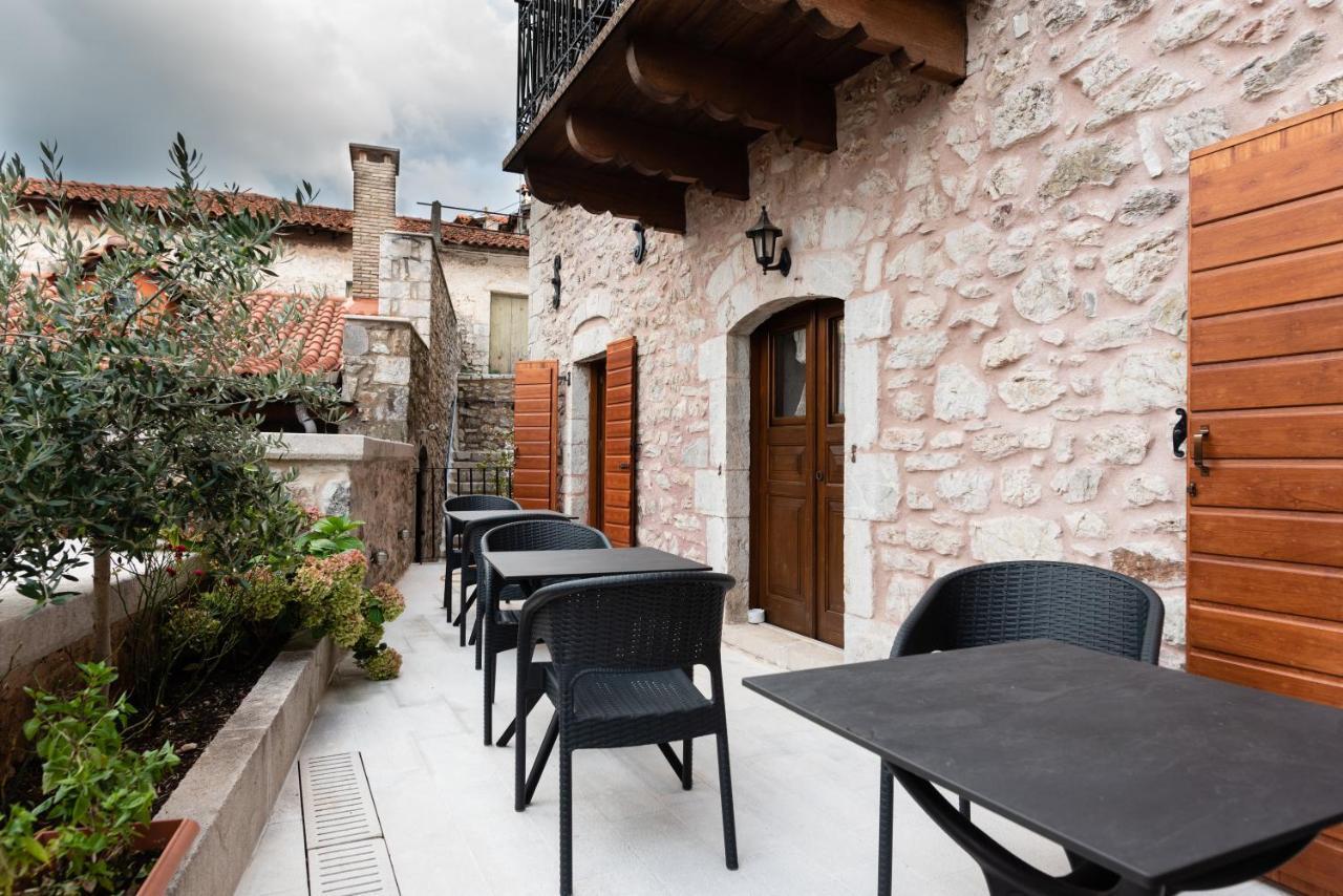 Kaza Guesthouse ديميتسانا المظهر الخارجي الصورة